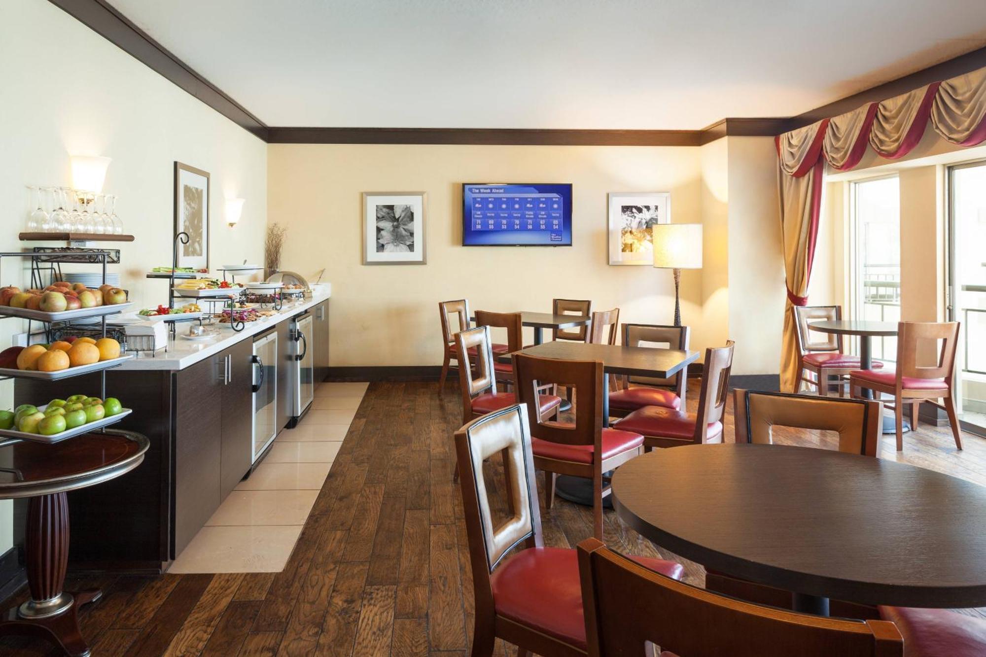 Marriott Savannah Riverfront Exterior photo