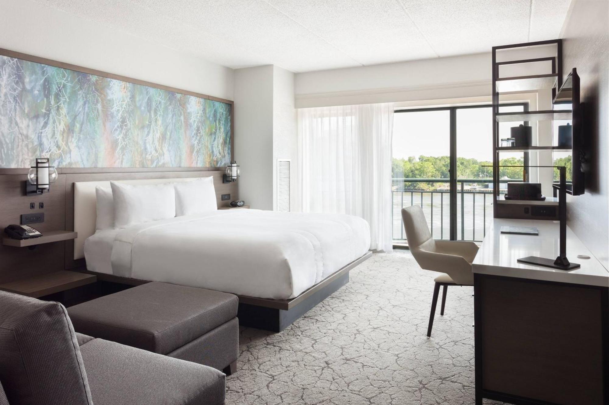Marriott Savannah Riverfront Exterior photo