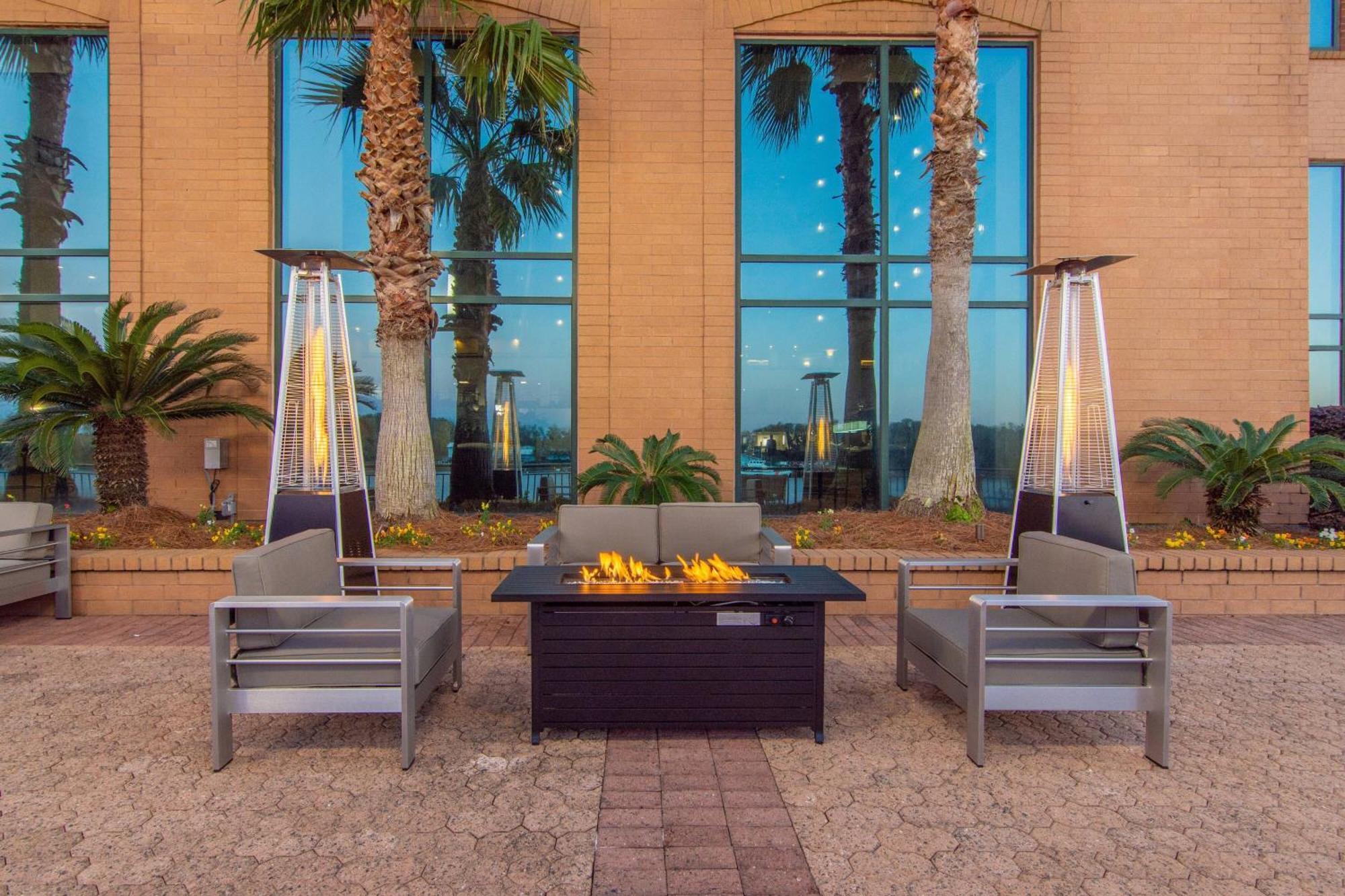 Marriott Savannah Riverfront Exterior photo