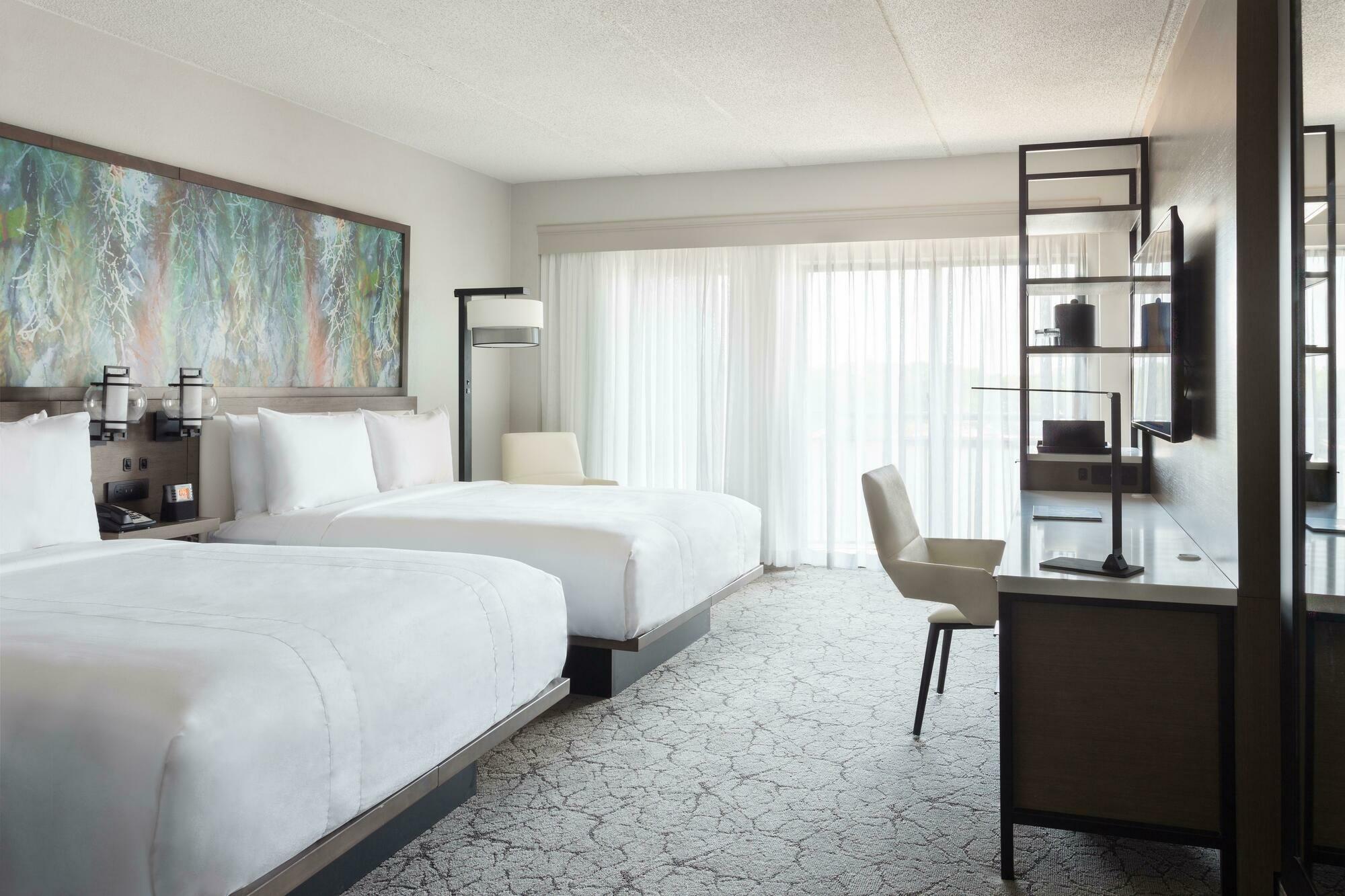 Marriott Savannah Riverfront Room photo